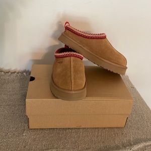 NWB New UGG Big Kid Tazz Slipper Chestnut